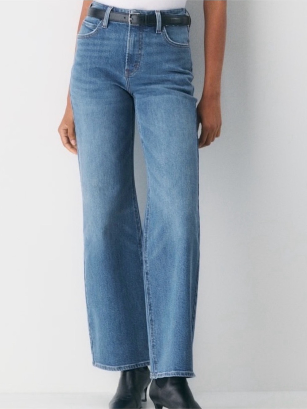 Denim Forum 90s Snatched Hi-Rise Straight Size 28 in Mid Blue Wash